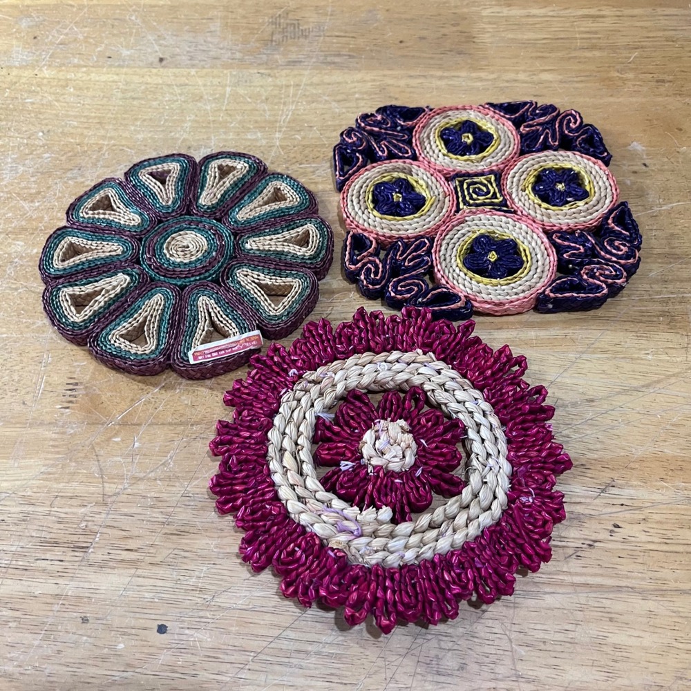 Vtg Set 3 Woven Raffia Straw Trivets Floral Boho Colorful Hot Pads Made in China